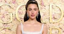 'Era uma câmara de tortura': estrela de 'A Substância', Margaret Qualley expõe problemas na pele e 'rosto ferrado' após próteses para o filme