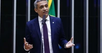 Quem é o deputado que chamou nota de Valdemar Costa Neto sobre prisão domiciliar de Bolsonaro de 'imbecil'