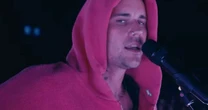 Justin Bieber lança álbum ao vivo e segue sem anúncio de turnê