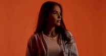 Ella Z propõe um respiro na rotina com o lançamento do single 'Gravidade Lunar'