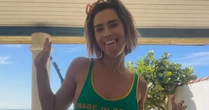 Carolina Dieckmmann posa com maiô do Brasil em dia de jogo da Copa: 'Hoje tem'