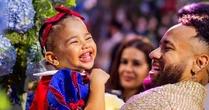 Neymar celebra 2 anos de Mavie após filha ir parar no hospital com braço engessado