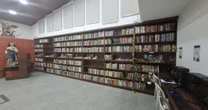 População em situação de rua ganha biblioteca em SP; conheça iniciativa do padre Júlio Lancellotti