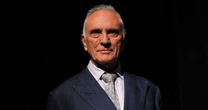 Terence Stamp, de 'Priscilla, a Rainha do Deserto' e 'Superman', morre aos 87 anos