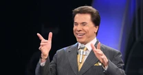 Quase ninguém sabe, mas Silvio Santos fazia ritual inusitado só de camisa e cueca no camarim do SBT antes das gravações