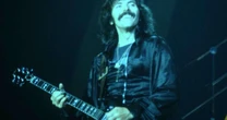 "Disseram que eu não tocaria mais": Tony Iommi detalha acidente que o fez inventar o Metal
