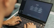 Escolas na Dinamarca vão permitir que alunos usem IA nas provas de inglês