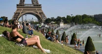 Parisienses estão divididos entre apoiar a sustentabilidade ou ceder ao conforto do ar-condicionado