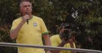 Bolsonaro se irrita em discurso e pede que PM 'arranque cabo da bateria' de carro: 'Vagabundo'