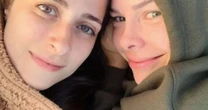 Fernanda Souza aparece nas redes sociais com sua namorada