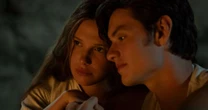"Que vergonha alheia": O vexame de bastidores que fez Millie Bobby Brown consolar seu parceiro de Enola Holmes 3