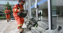 Com ventos de até 145 km/h, tufão Bavi atinge o leste da China e leva quase 2 milhões de pessoas a deixar suas casas