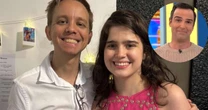 Filha de Tadeu Schmidt anuncia noivado aos 24 anos