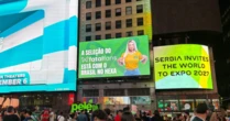 Andressa Urach rebate críticas após campanha na Times Square com camisa do Brasil