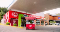 SIM e Nestlé lançam fachada KitKat® inédita em Gramado