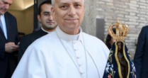 Papa Leão XIV abençoa imagem de Nossa Senhora Aparecida, padroeira do Brasil
