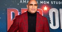 Dwayne Johnson demitiu seus agentes por não compartilharem sua ambição de ser "maior" do que estes dois atores: "Essa era a ideia"