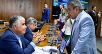 Dr Hiran e Eduardo girão protagonizam bate boca na votação do relatório final da CPI das Bets