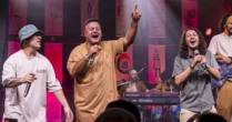 Alma Djem e Chimarruts celebram parceria na inédita 'Maré Cheia'