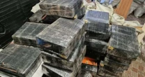 Mais de uma tonelada de maconha é apreendida em caminhão com placas do RS no Paraná