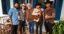 Sucesso! Clipe de Fotos Antigas, de Us Agroboy bate 1 milhão em menos de uma semana