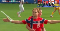 CazéTV perde gol da Noruega, e web reage: 'Dificilmente aconteceria na Globo'