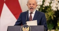 Lula diz que vai disputar 4º mandato e critica postura de Washington sobre tarifas em viagem à Indonésia