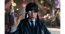 O elenco da segunda temporada de 'Wednesday' inclui esta atriz lésbica que você provavelmente já viu antes, mas não lembra de onde