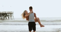 Outra herdeira de Gugu, Marina Liberato namora surfista 'good vibes'; conheça