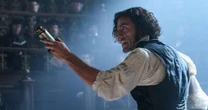 "Vou fazer um banquete para você": Oscar Isaac comemora presente de Guillermo del Toro em novo filme de Frankenstein