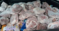 Mais de 900 quilos de alimentos impróprios são apreendidos em mercados e açougue no RS