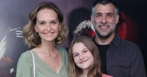 Filha de Fernanda Rodrigues, Bia de 'A Viagem', chama atenção em foto de família: 'Que horas cresceu assim!?'