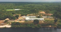 Água produzida a partir da umidade do ar na Amazônia gera renda e vira bebida premium em Paris
