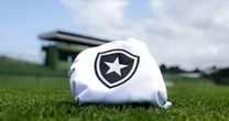 É oficial! Botafogo rescinde com meio-campista
