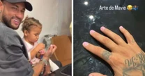 Neymar deixa Mavie pintar suas unhas após nascimento de Mel: 'Pai de menina'