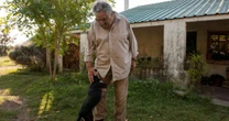 Mujica viveu em chácara simples e pediu para ser enterrado ao lado de cadela