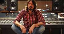 Nirvana: Dave Grohl emociona ao se apresentar com a filha