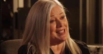 Lauren Christy, compositora que fez os maiores hits de Avril Lavigne, relembra bastidores de trabalho com o KoRn