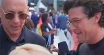 Tom Hanks ironiza audiência de programa de TV e recebe resposta afiada de repórter; assista