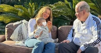 Discreta, Gisele Bündchen faz rara aparição com o filho de 5 meses