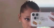 Ariana Grande faz mudança drástica em verso de "thank u, next" e reforça rumores de namoro com o ex, Ricky