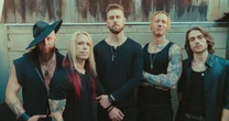 Velvet Chains lança o EP "How The Story Ends" com shows no Brasil