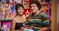 2 meses após o lançamento nos cinemas, Netflix recebe comédia romântica que aqueceu o coração de multidões