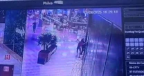 Homem é preso após atacar mulher desconhecida com socos e chutes em shopping