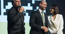 Penas por crimes atribuídos pela PF a Bolsonaro e Eduardo podem somar 12 anos de prisão