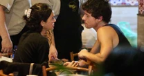 Bruna Marquezine é vista aos beijos com Shawn Mendes no Rio de Janeiro