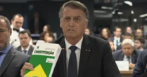 Bolsonaro leva Constituição Federal a depoimento no STF: 'Joguei dentro das quatro linhas'