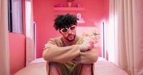 Bad Bunny critica EUA e Trump em clipe lançado no 4 de Julho