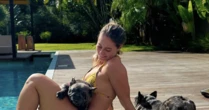 'Carão', tietagem e piscina com os pets: Paolla Oliveira mostra registros inéditos