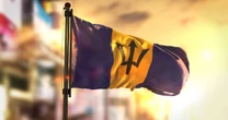Bandeira de Barbados: o tridente quebrado como símbolo de independência e identidade nacional